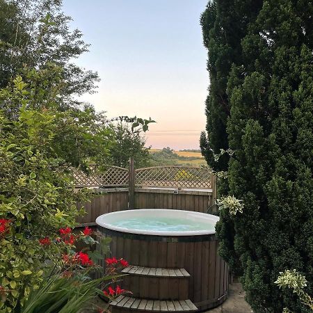 Gorgeous Country Cottage On Outskirts Of Bath With Wood Fired Hot Tub Midford 外观 照片