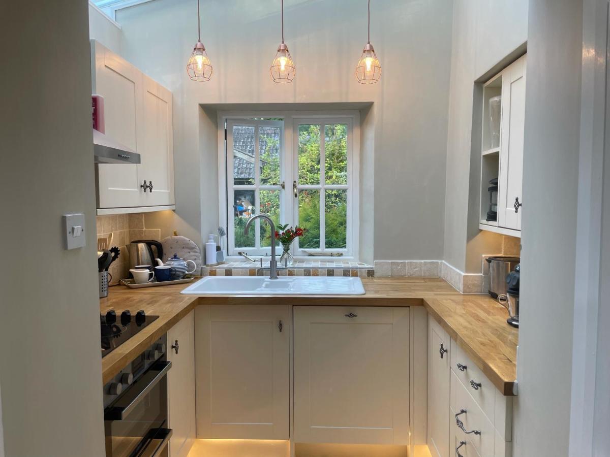 Gorgeous Country Cottage On Outskirts Of Bath With Wood Fired Hot Tub Midford 外观 照片